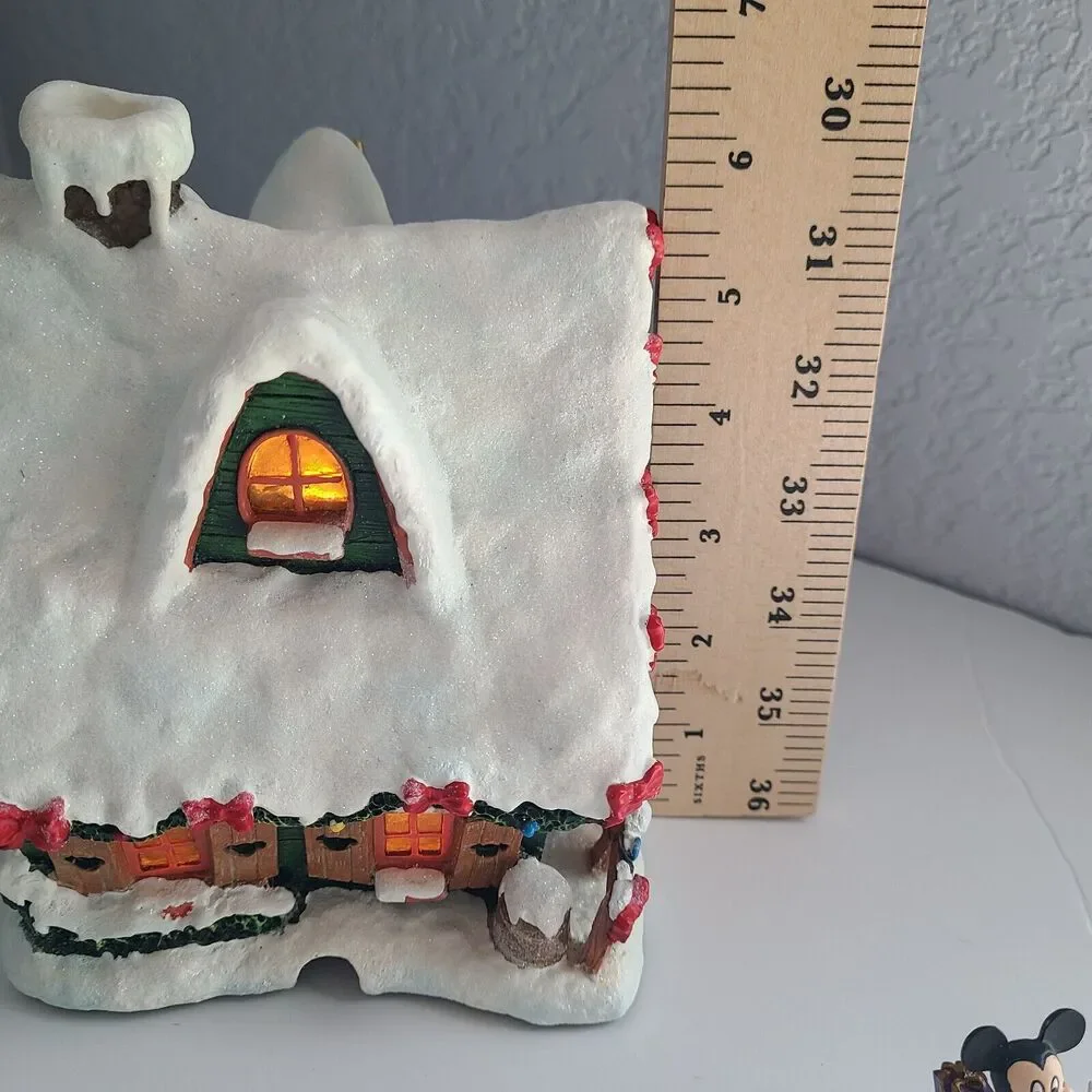 2008 Hawthorne Village Disney Hi-Ho Holiday Lighted‎ Cottage w Mickey Mouse COA